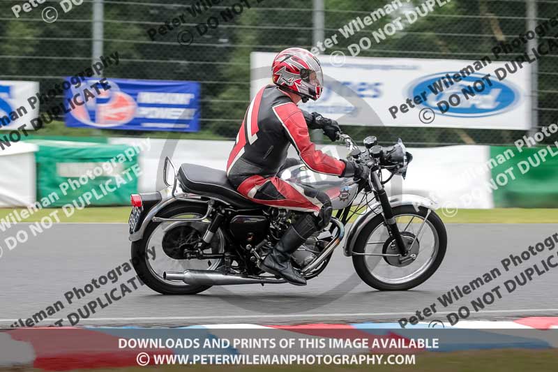 Vintage motorcycle club;eventdigitalimages;mallory park;mallory park trackday photographs;no limits trackdays;peter wileman photography;trackday digital images;trackday photos;vmcc festival 1000 bikes photographs